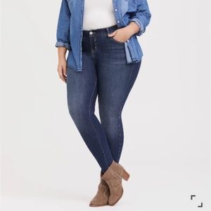 Torrid Bombshell Skinny Premium Stretch Jeans NWT